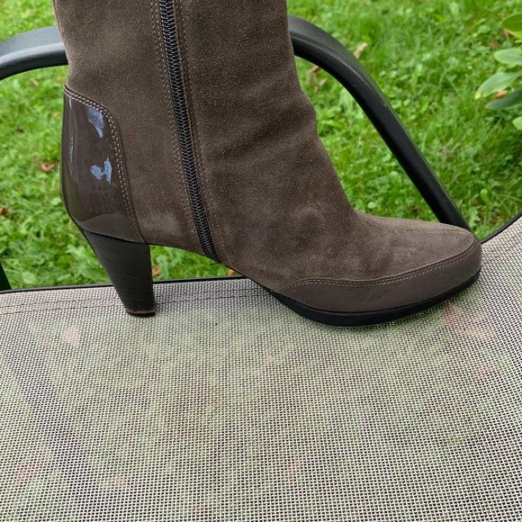 La Canadienne High-Heeled, Knee-High Boots - Picture 5 of 9